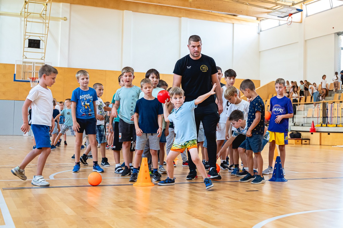 2024-09-11 BFKA – Bemutató – Radnóti Miklós Általános Iskola